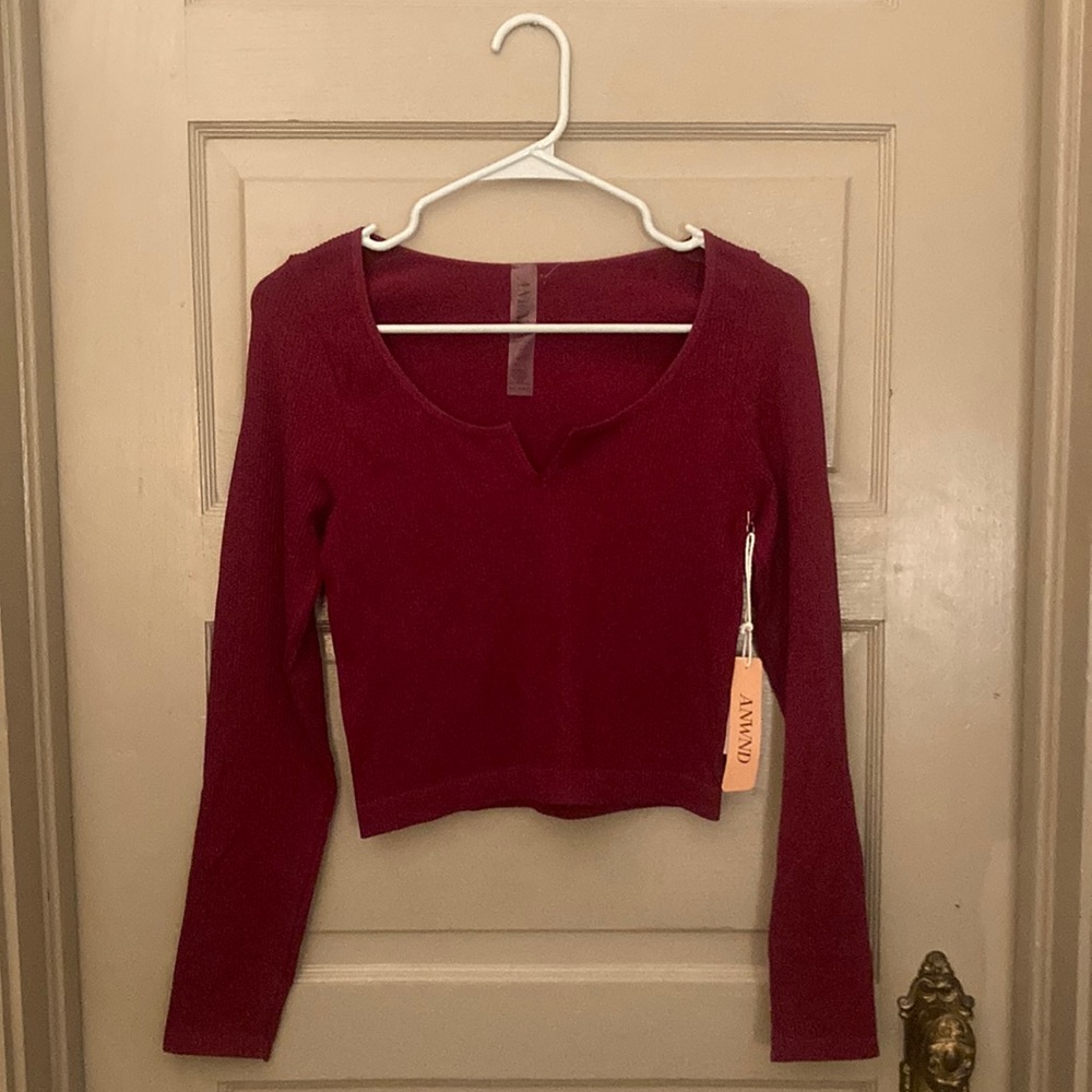 *NEW* ANWND Long Sleeve Ribbed Burgundy Tee — Notched Scoop Neck — Size M